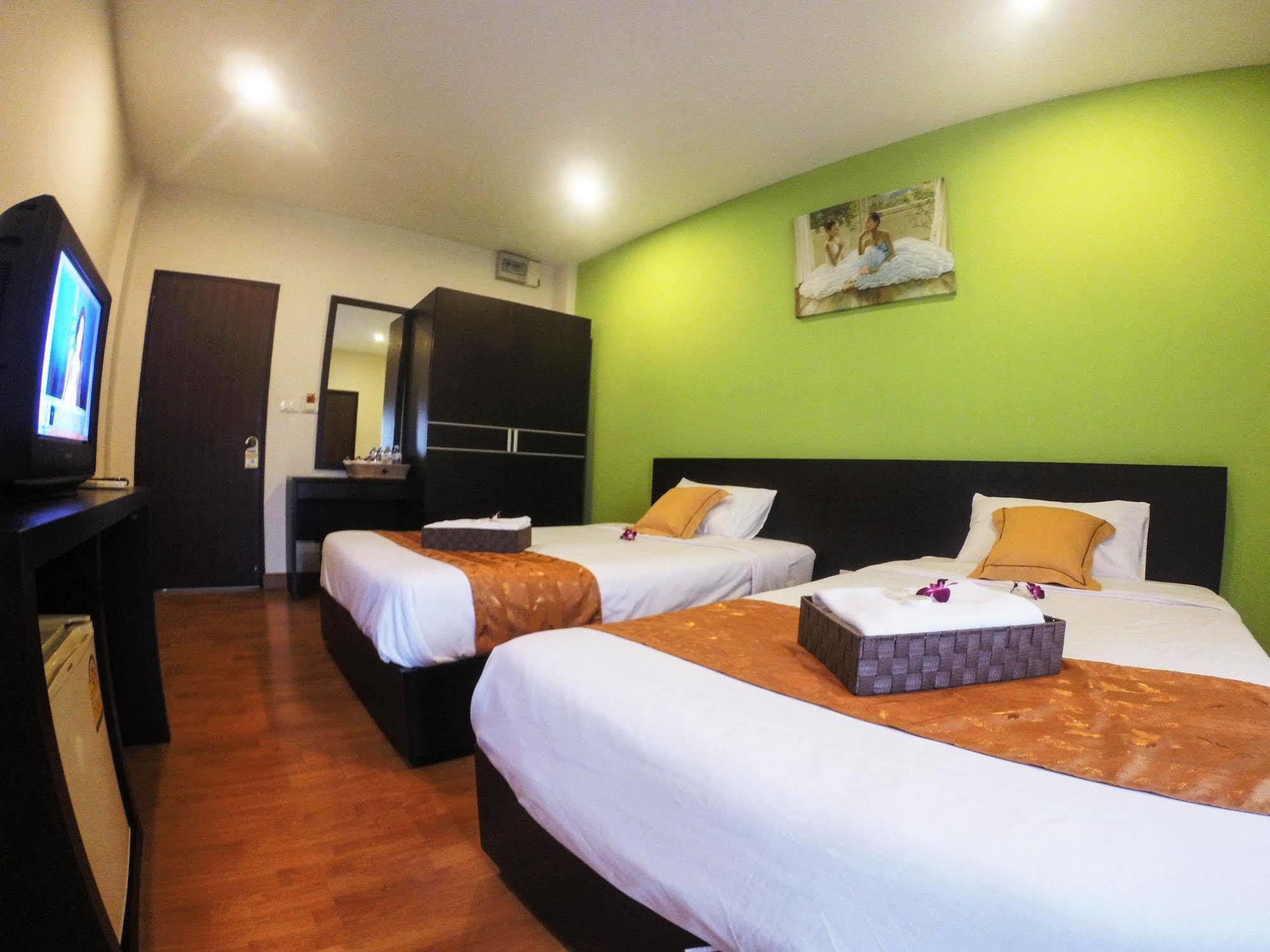 The Irish Clock Hotel Udon Thani Bagian luar foto