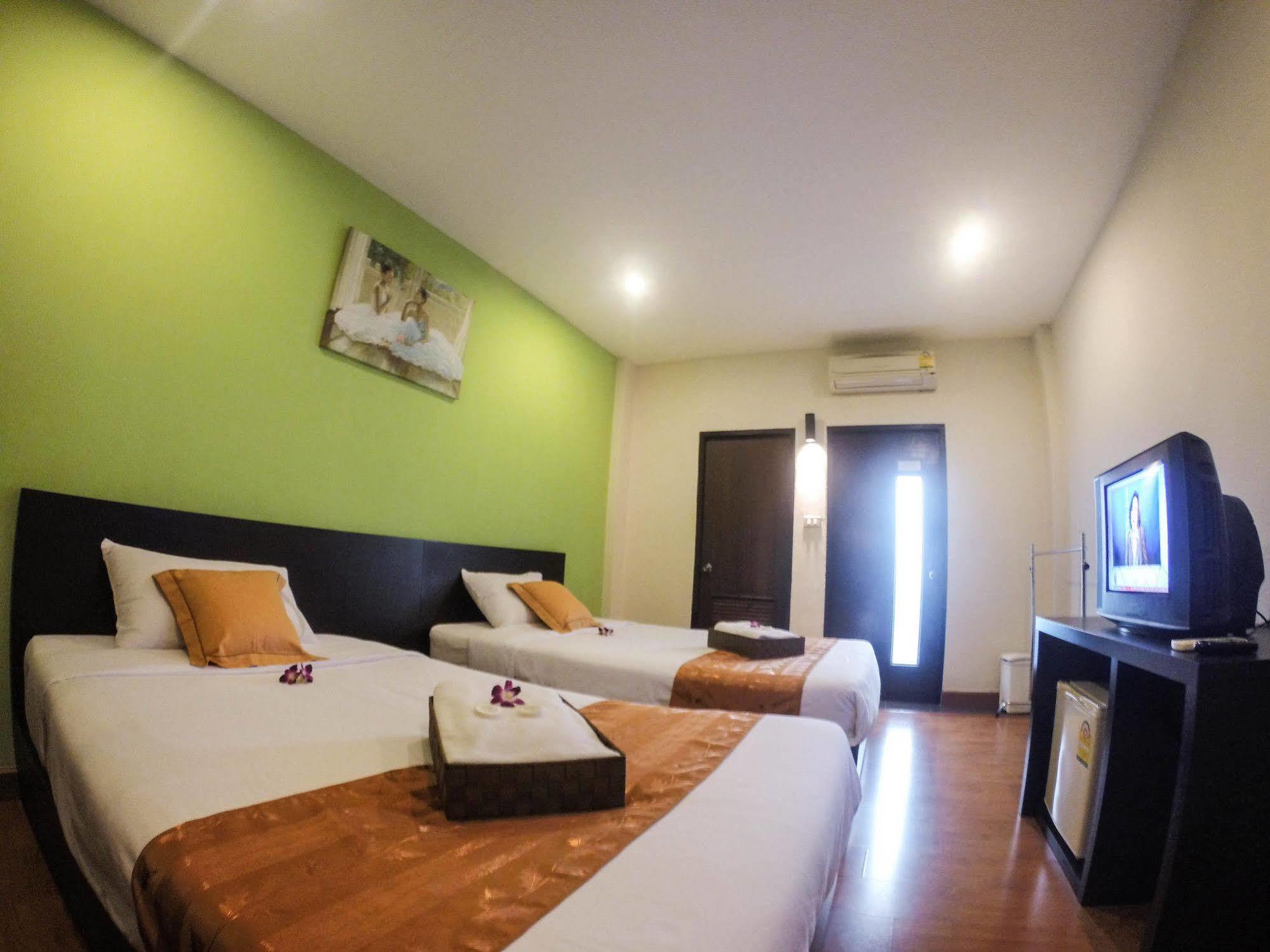 The Irish Clock Hotel Udon Thani Bagian luar foto