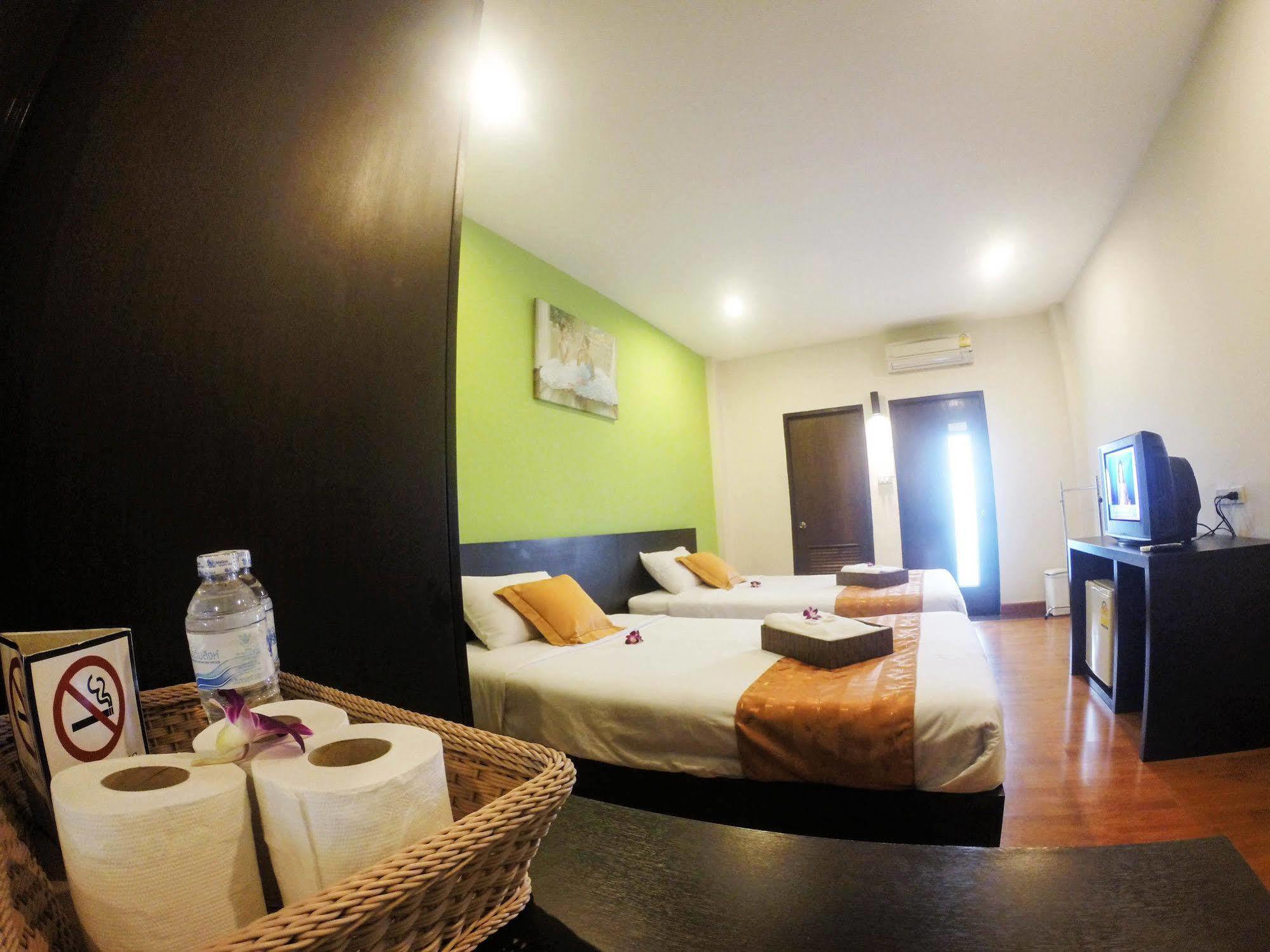 The Irish Clock Hotel Udon Thani Bagian luar foto