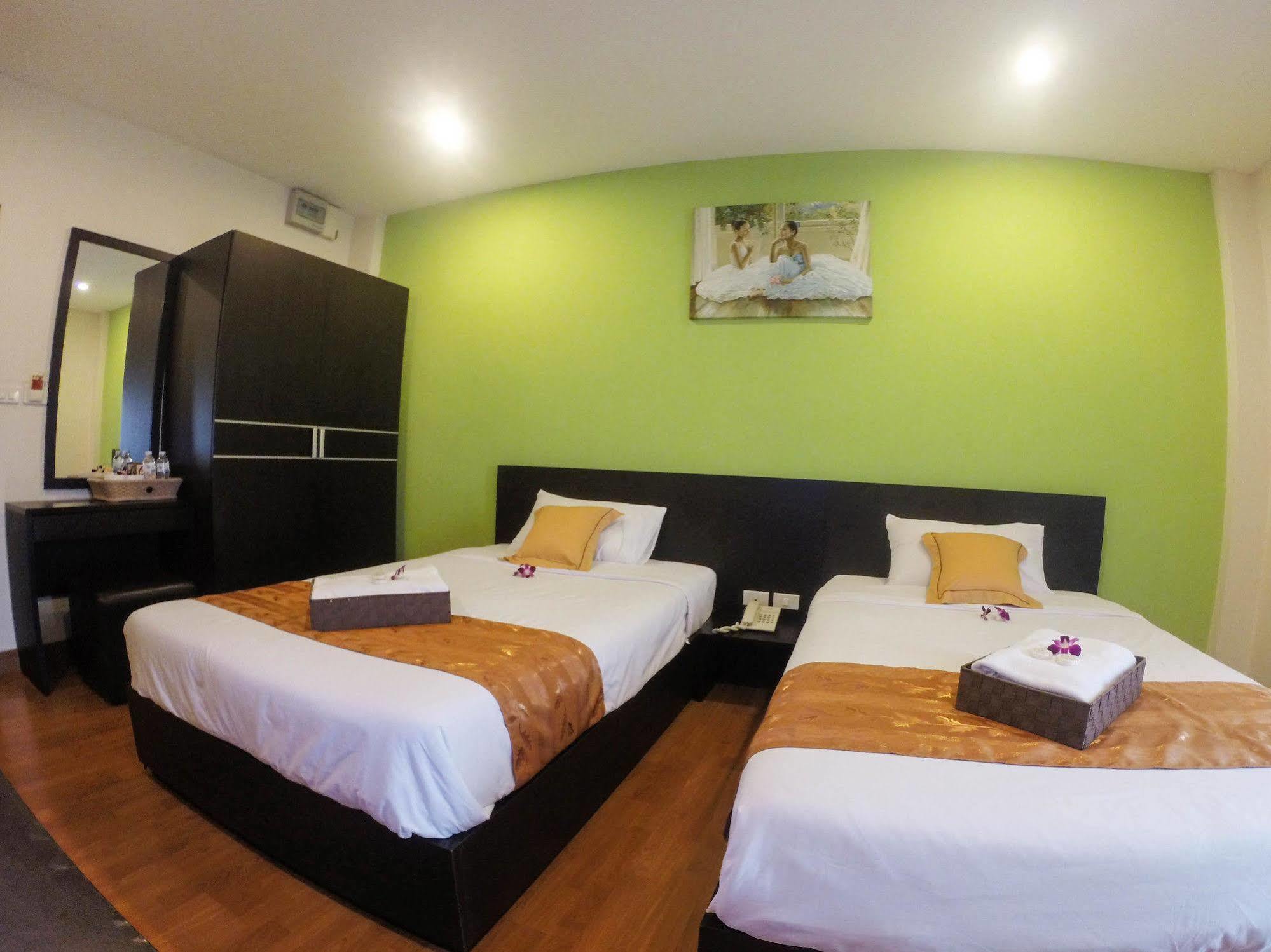 The Irish Clock Hotel Udon Thani Bagian luar foto