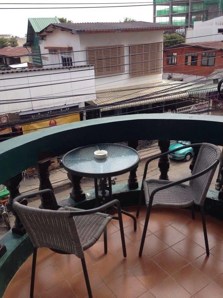 The Irish Clock Hotel Udon Thani Bagian luar foto